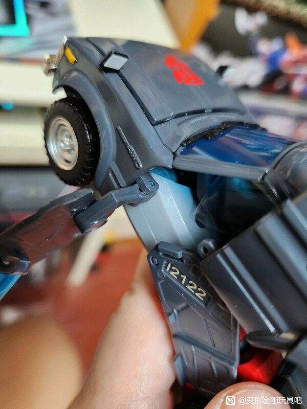 In Hand Image Of Transformers Masterpiece MP 56 Trailbreaker  (15 of 22)